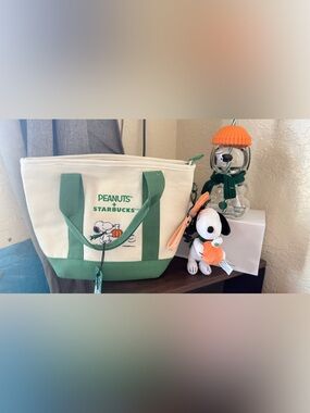 Green & Cream Canvas Tote Bag with Snoopy Charm
Set 3 pieces